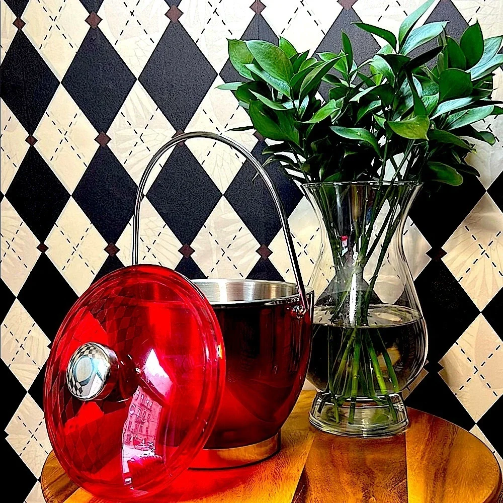 Mid-Century Red Acrylic & Stainless Steel Ice Bucket – Bold Retro Barware - Picture 11 of 14